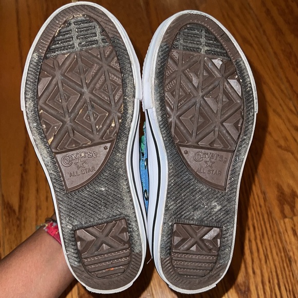 Used big kids chucks! Great print for the summer days! Size 11US - Picture 5 of 6